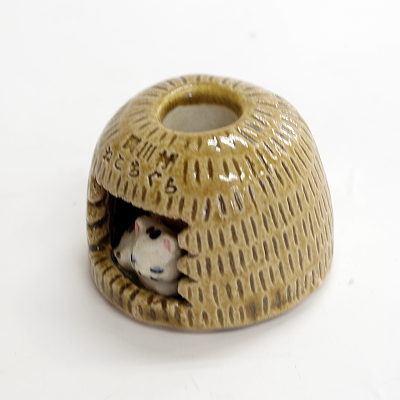 猫ちぐら型 爪楊枝入れ（陶器製）